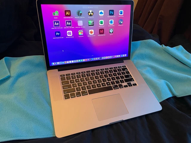 Macbook Pro 15" 4.0GHz i7 Quad Core *NEW* 4TB SSD 16GB RAM *Dual Graphics*