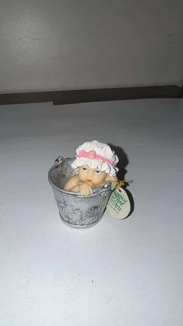 Figurine Bébé Résine Regency Fine Arts Dans Seau - Vintage Décoratif