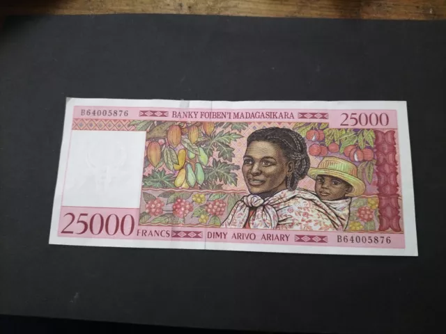 25.000 francos de Madagascar