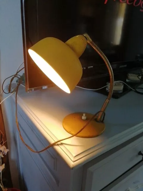 lampe de bureau vintage articulée en métal jaune 1960 fonctionne