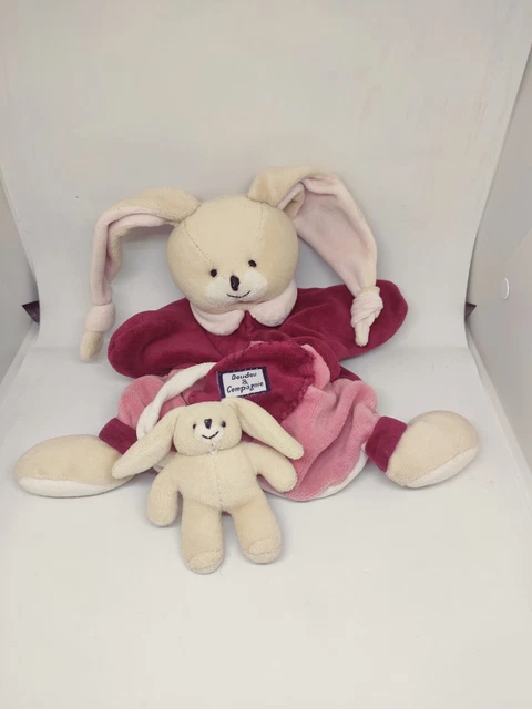 DOUDOU MARIONNETTE LAPIN AVEC BÉBÉ BORDEAUX ROSE DOUDOU ET COMPAGNIE Peluche