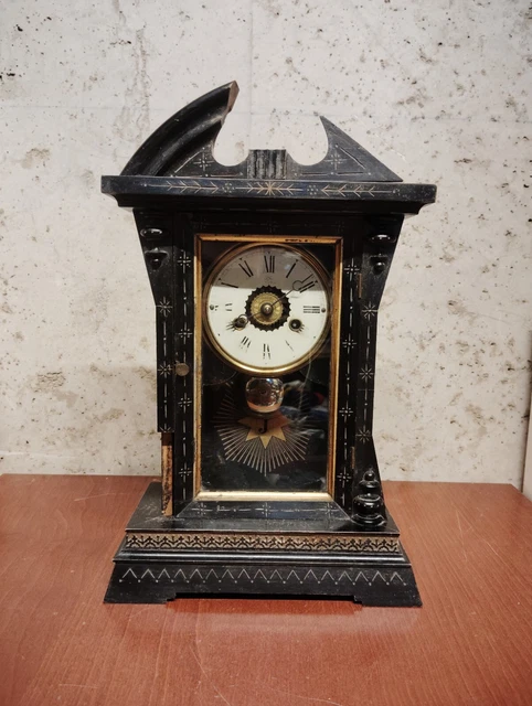 Pendule de cheminée ancienne (a restaurer) (Défectueux) à Nyon pour CHF Pendule de cheminée ancienne (a restaurer) (Défectueux) à Nyon pour CHF