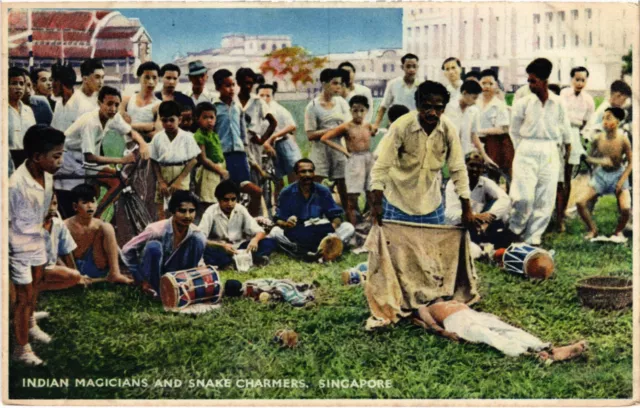 PC SINGAPORE, INDIAN MAGICIANS AND SNAKE CHARMERS, Vintage Postcard (b47720)