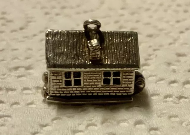 VINTAGE OPENING HOUSE THAT OPENS TO SHOW A BED SILVER CHARM,CHARM BRACELET 5.0g