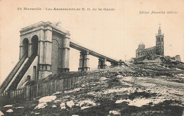 Marseille - Les Ascenseurs et Notre-Dame de la Garde à Marseille