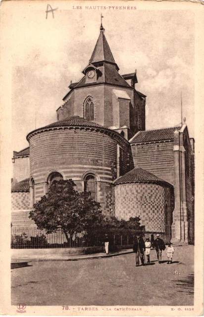 Vintage Unposted Postcard LES HAUTES PYRENEES TARBES LA CATHEDRALE