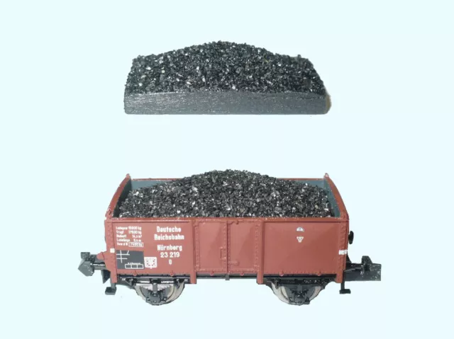 N Ladeguteinsatz für Güterwagenbauart „Schwerin“ von Minitrix, 32,0 mm x 16,0 mm