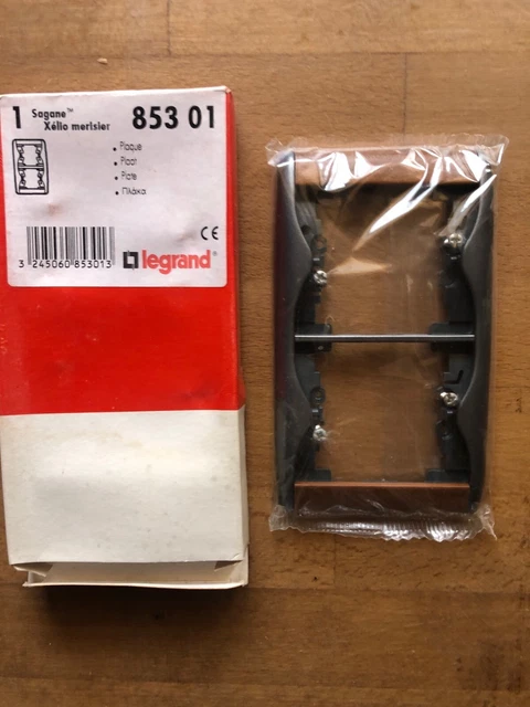 LEGRAND SAGANE 85308 ou 853 08 - Plaque Trple XELO MERSER