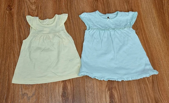 #33 Enorme pacchetto di abiti estivi per bambine età 9-12 mesi pantaloncini con pappe top 15