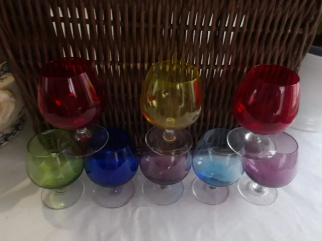 8 verres ballon de couleurs, verre soufflé MURANO. Haut  9 cm. Diam 4,2 cm . TBE