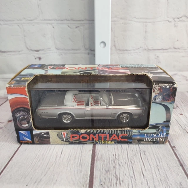 1966 PONTIAC GTO Convertible Silver NewRay 143 Scale Diecast with