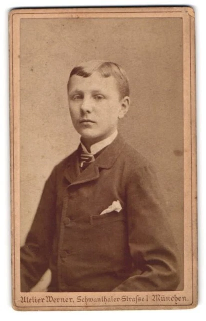 Fotografie Franz Werner, München, Schwanthaler Str. 1, Junger Mann im Anzug mit