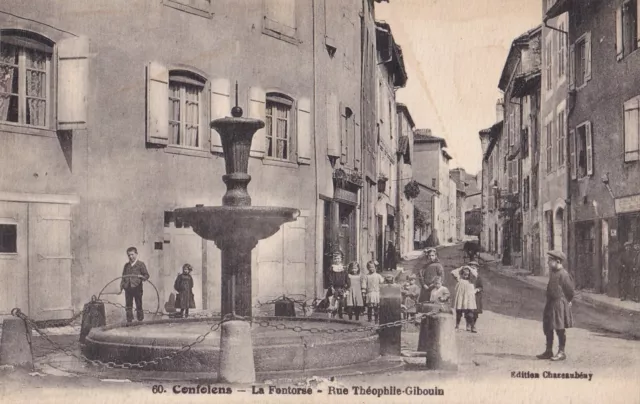 CPA CONFOLENS CHARENTE la fontorse rue Théophile Gibouin animée