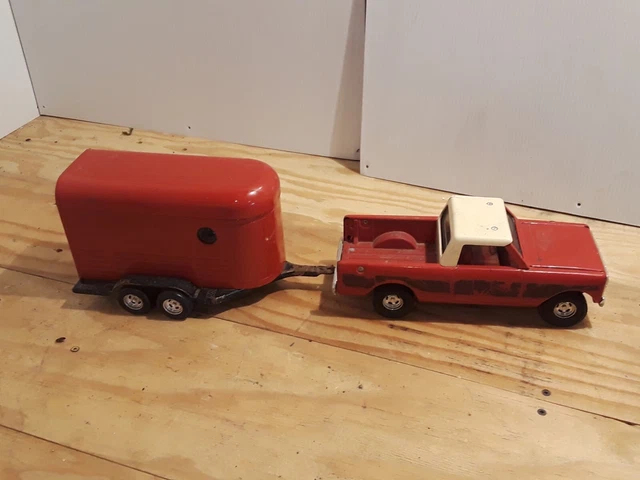 Ertl International Scout Pick Up Truck Plus Ertl Livestock Trailer Missing Parts Ertl International Scout Pick Up Truck Plus Ertl Livestock Trailer Missing Parts