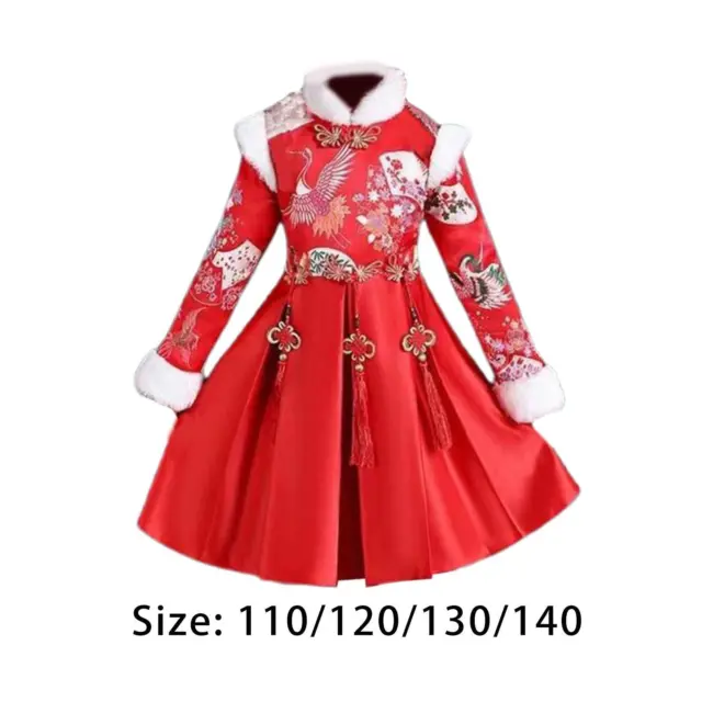 Le ragazze tradizionali cinesi morbide vestono abiti per il capodanno cinese