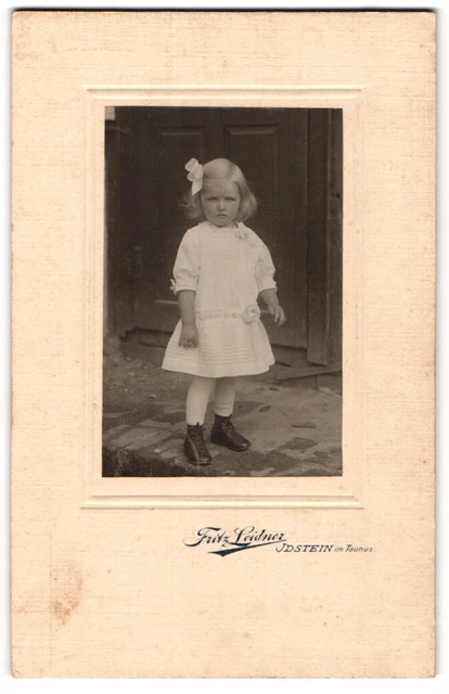 Fotografie Fritz Leidner, Idstein im Taunus, Kleines Mädchen im weißen Kleid