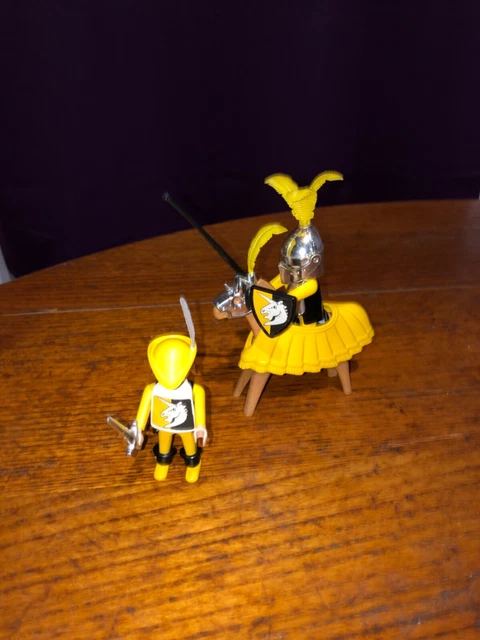 Playmobil Vintage Chevalier Avec Bouclier Licorne Jaune - Modèle 3265 - Occasion - Médiéval