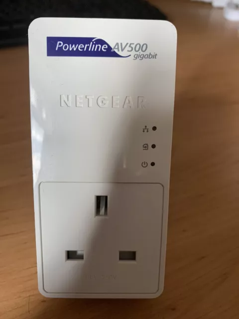 1 x Netgear XAV5601 AV500 Powerline Adapter with AC Pass Through & Gigabit port