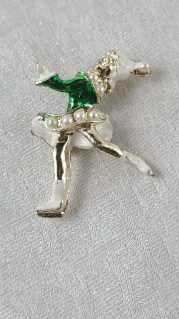 Vintage Figure Skater Ice Skater Green & White Faux Pearl Enamel Pin Brooch E1