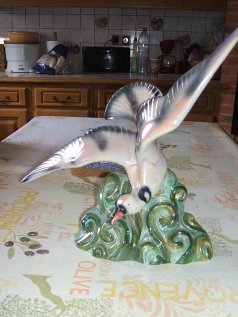 ancienne mouette sur vague en ceramique