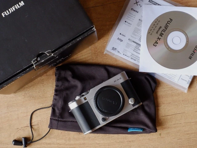 FUJIFILM X-A3 BLACK BODY - 24mp FLIP TOUCH SCREEN MIRRORLESS CAMERA. FUJI XA3