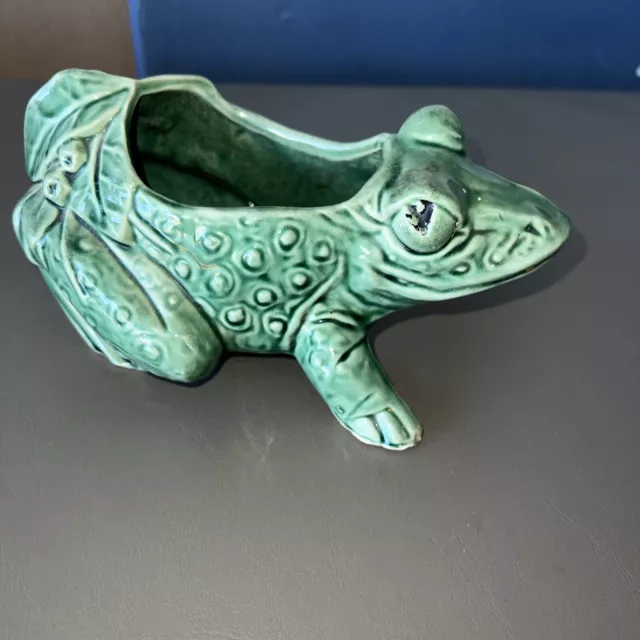 VINTAGE MCCOY POTTERY Green Frog Planter USA With Leaves & Berries $24.