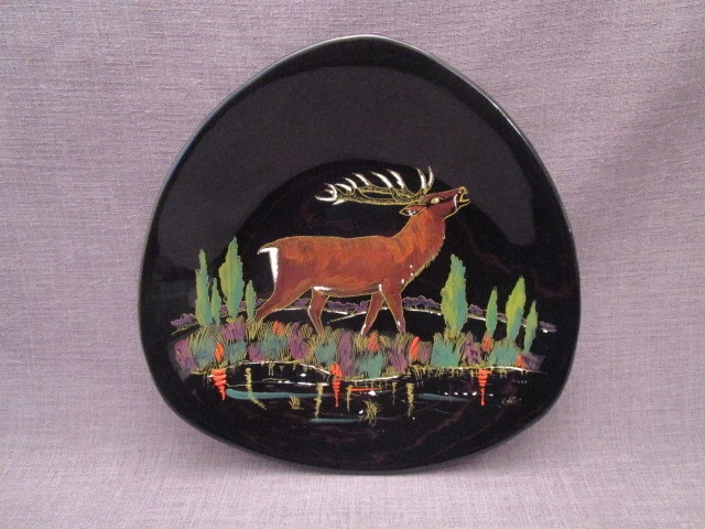 Assiette décorative faïence/émaux Longwy "le cerf"