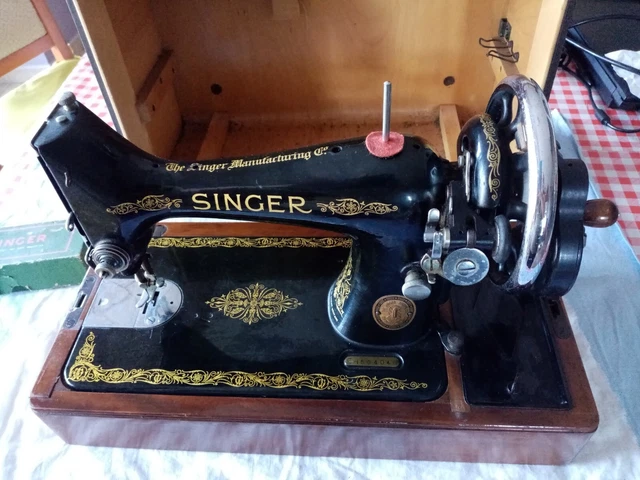 JOUET ANCIEN PETITE Machine A Coudre Marque Singer Fonte De Fer Avec Sa Boite EUR 80,00