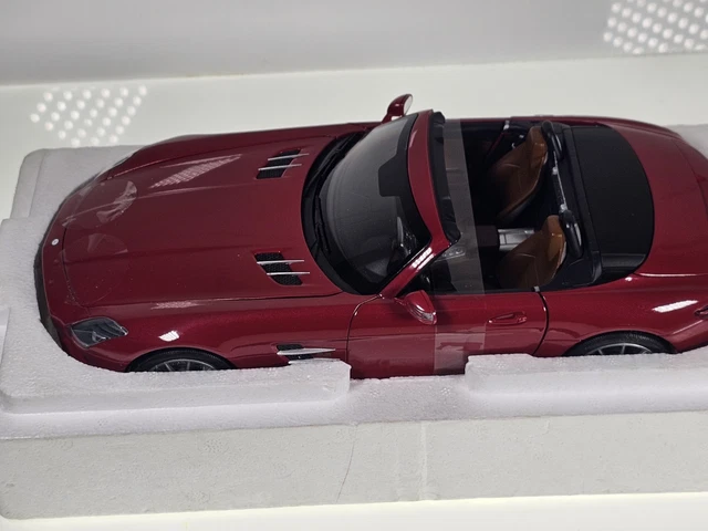 Mercedes-Benz SLS AMG GT3 Museum MINIMAX (SPARK) 1/43 - Modélisme