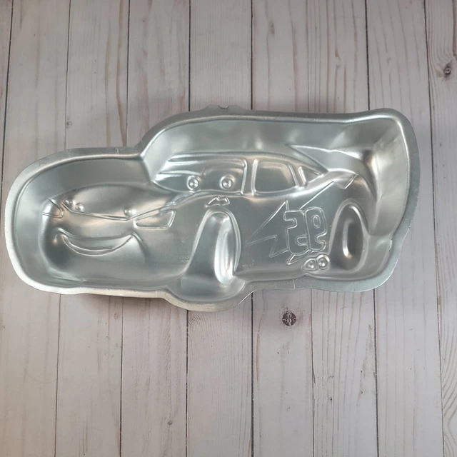 WILTON DISNEY CARS CAKE PAN PIXAR RACE CAR LIGHTNING McQUEEN Item 2105