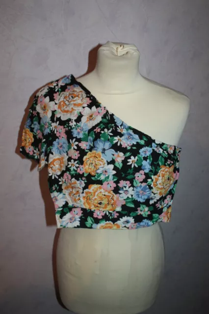 Haut Crop Top Femme  °°°  Bershka   °°°  Taille Xs . Epaule Denudee