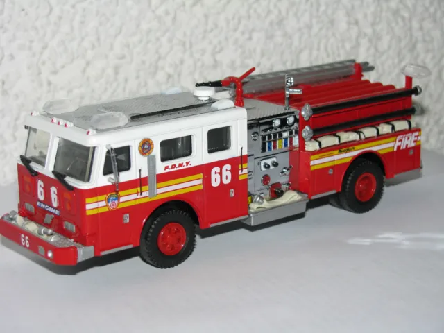 Code 3 FDNY Engine 66 Feuerwehr New York F.D.N.Y  schönes Modell