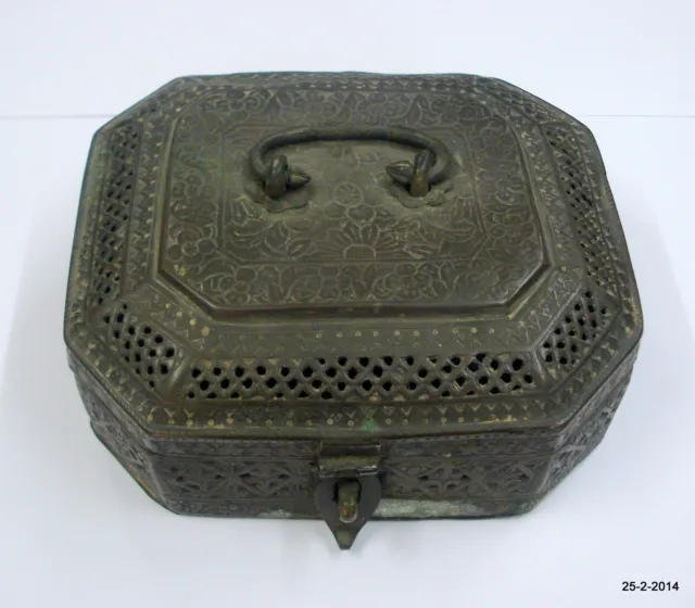 Ancient Antique Collectible Pan Dan Betel Nut Box brass box 1850s