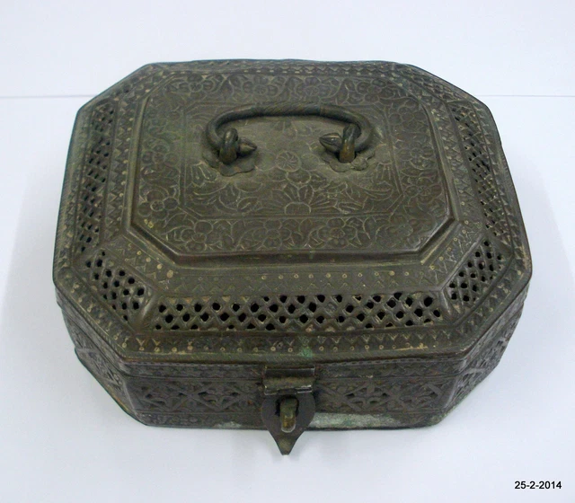 Ancient Antique Collectible Pan Dan Betel Nut Box brass box 1850s
