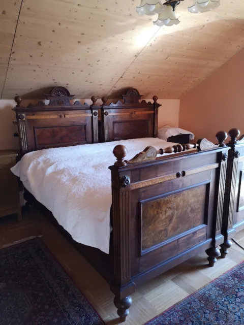 Bildschönes Antikes Bett Gründerzeit 1870 massiv mit Nussbaum- Intarsien