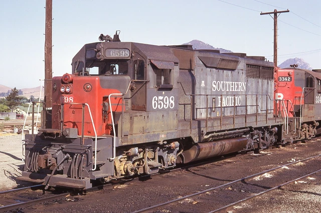 Southern Pacific Railroad     Gp35     #6598    Original Kodachrome  Slide