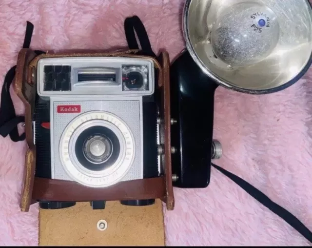 Kodak Brownie Starmatic Vintage Film Camera w Leather Case and Strap and flash