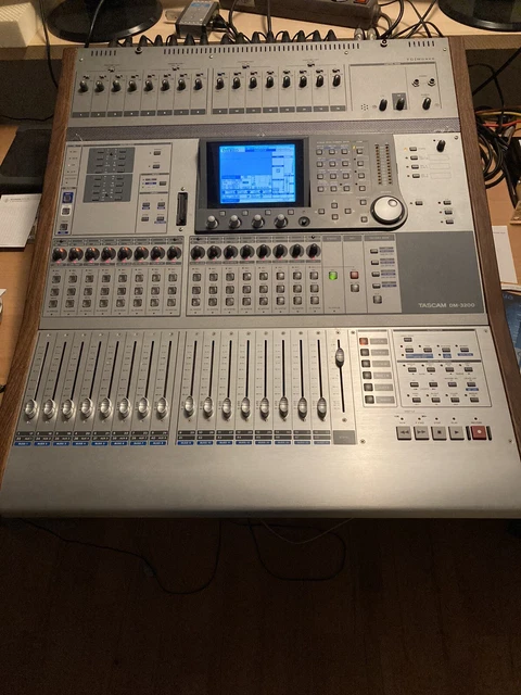 Tascam DM 3200 Digital Mixer Mischpult Inkl. IF-FW/DM MKII