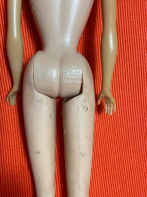 Ancienne poupée mannequin Barbie et une tenue des années 70 12