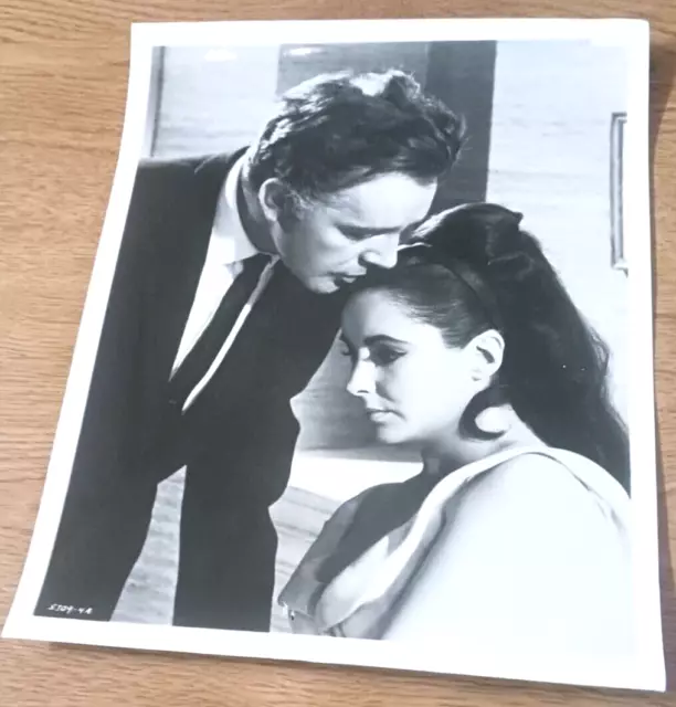 Vintage Photo of RICHARD BURTON and ELIZABETH TAYLOR Black & White 8 x 10 Still