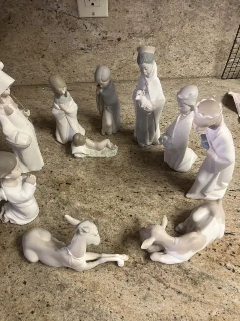 Llardro Nativity Set Ten Pieces