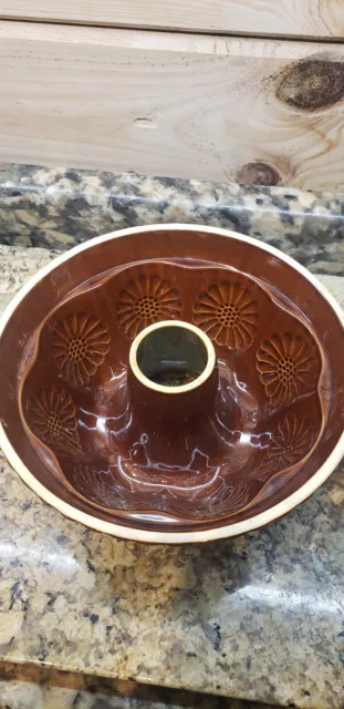 https://www.picclickimg.com/hhcAAOSw8YNlUaOA/Vintage-Ceramic-Cake-Bundt-Pan-Pottery-Glazed.webp