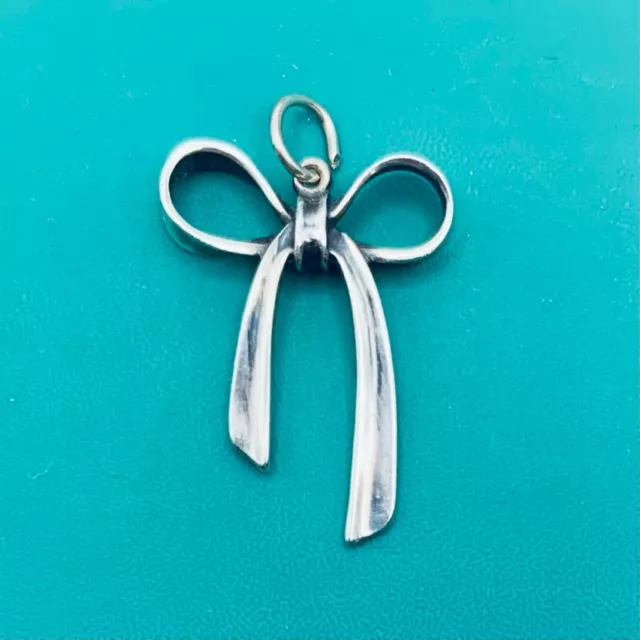 James sales avery bow