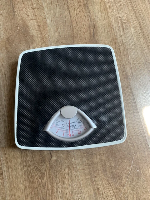 Usato scala piatta nera, limite peso massimo 130 kg, spedizione in giornata