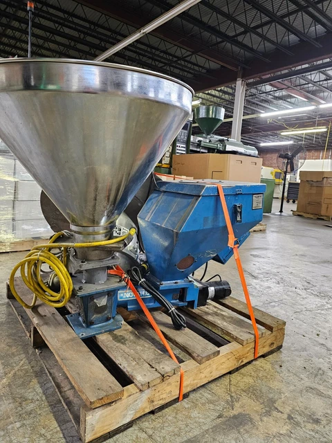 Novatec Color Feeder With Hopper and Hopper Loader
