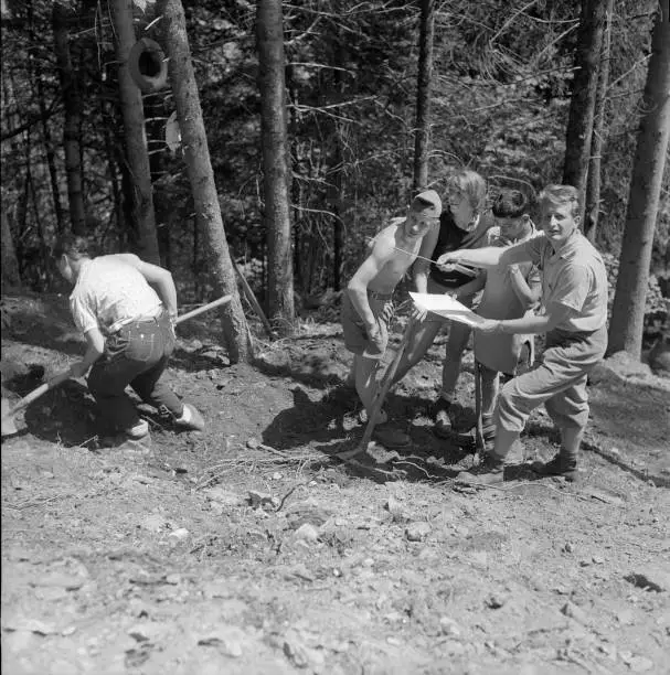 Isenfluh volunteers building access road to mountain village 1959 - Old Photo