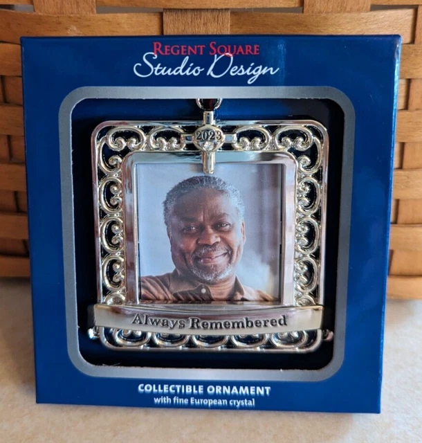 REGENT SQUARE STUDIO Design Always Remembered 2023 Photo Christmas