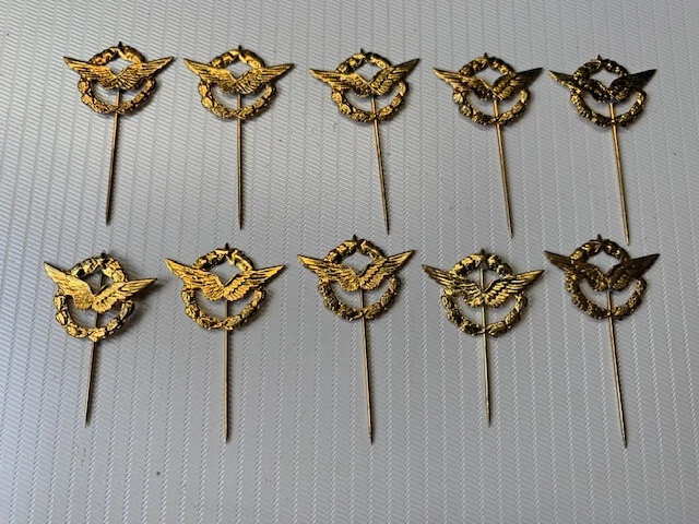 Lot De 10 Pin's Galop 3 - Insignes Neufs