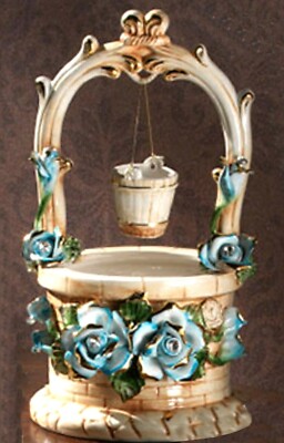 Capodimonte Scultura di pozzo antico in porcellana Capodimonte con oro made in Italy h 53 cm 
