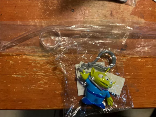 Disney Parks Toy Story Alien Straw Claw Key Ring Clip Little Green Men Land WDW 3